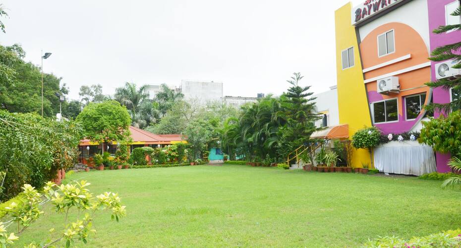 Hotel Baywatch, Indore 4